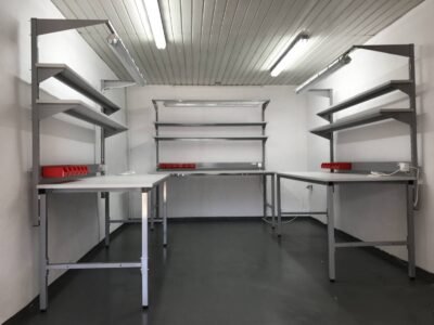 Stoły warsztatowe do naprawy elektroniki – realizacja dla serwisu z Poznania